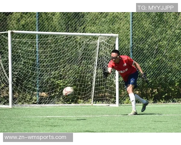 足球白袜的魅力与风格探索如何成为球场上的时尚先锋